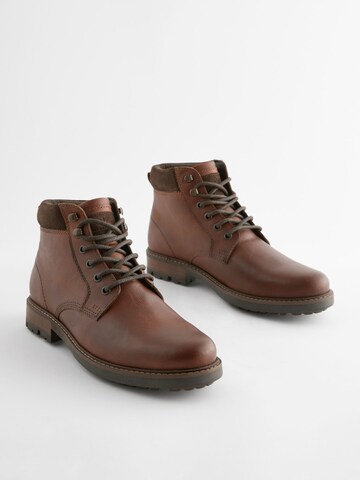 Next - Botas con cordones en marrón