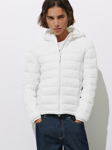 Veste d’hiver Pull&Bear en blanc : devant