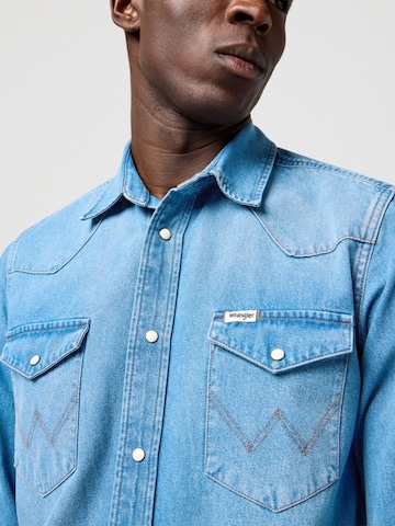 Regular fit Camicia 'WRANGLER WESTERN SHIRT MID LIGHT WASH 112362744' di WRANGLER in blu