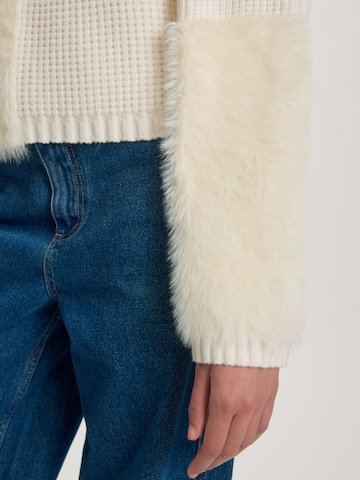 Pull-over 'Cara' EDITED en beige