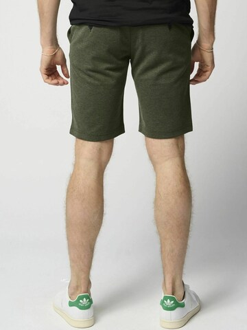 TEESHOPPEN Regular Housut ' Performance Shorts ' värissä vihreä