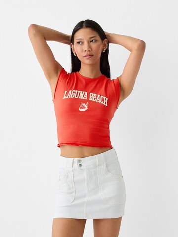 Top de la Bershka pe roșu