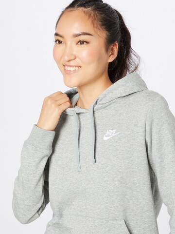 Sweat-shirt Nike Sportswear en gris