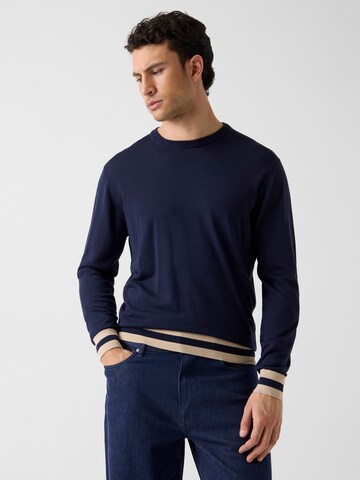 GUESS Sweater in Blue: front