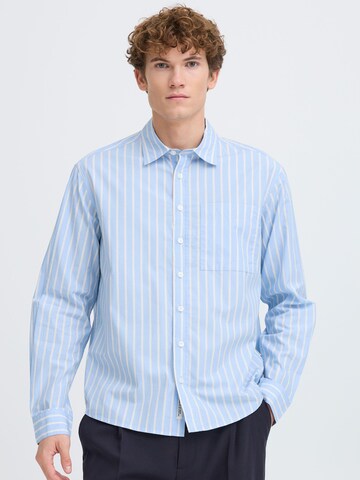Coupe regular Chemise ' CFZan ' Casual Friday en bleu