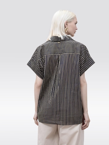 Lola Casademunt Halenka – černá