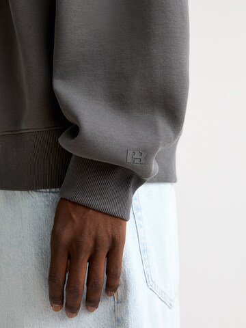 Pull&Bear Sweatshirt i grå