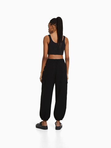 Bershka Tapered Cargo nadrágok - fekete