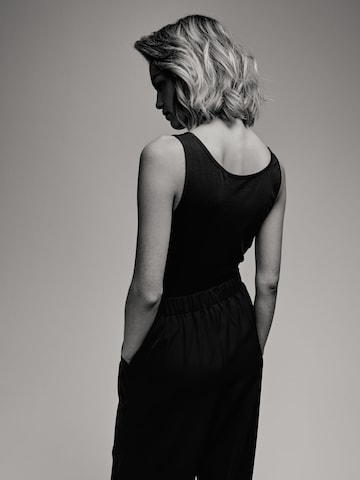The Set Top in Black