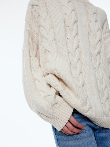 EDITED Sweater 'CAMELLIA' in Beige