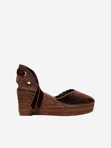 Alhamas Pumps 'Alpargata Cuña 8 cm Terciopelo' in Bruin: voorkant