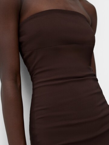 Bershka Jurk in Bruin