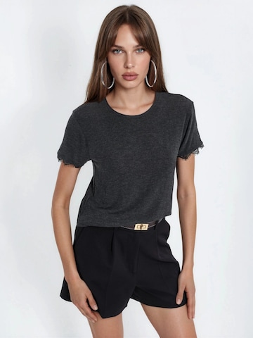 Busem - Camisa em cinzento: frente