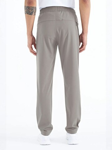 Tommy Life Regular Sportbroek in Grijs