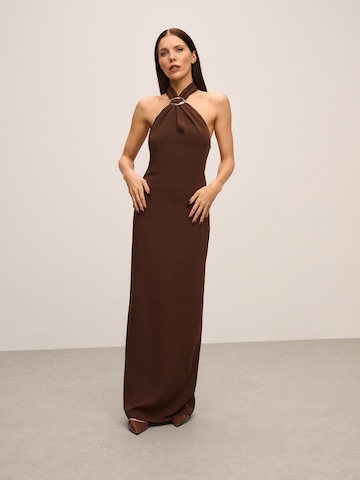 Robe de soirée ORIMEI by Victoria Swarovski en marron : devant