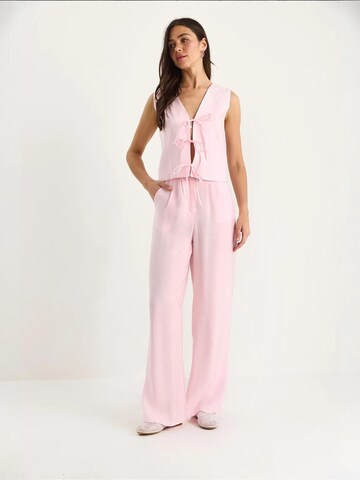 Completo pantalone di Bianco Lucci in rosa