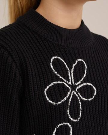 WE Fashion Sweater in Black