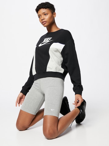 Nike Sportswear Skinny Shorts 'Essential' in Grau