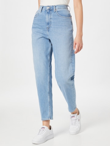 Tommy Jeans Tapered Jeans in Blue: front