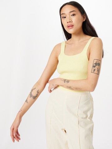 Tops en tricot Urban Classics en jaune : devant