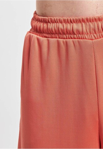 2Y Studios Loosefit Shorts in Orange