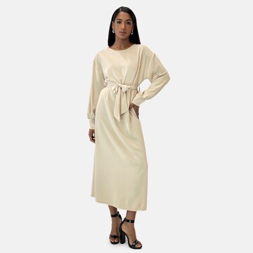 Elara Dress 'Abaya' in Beige: front