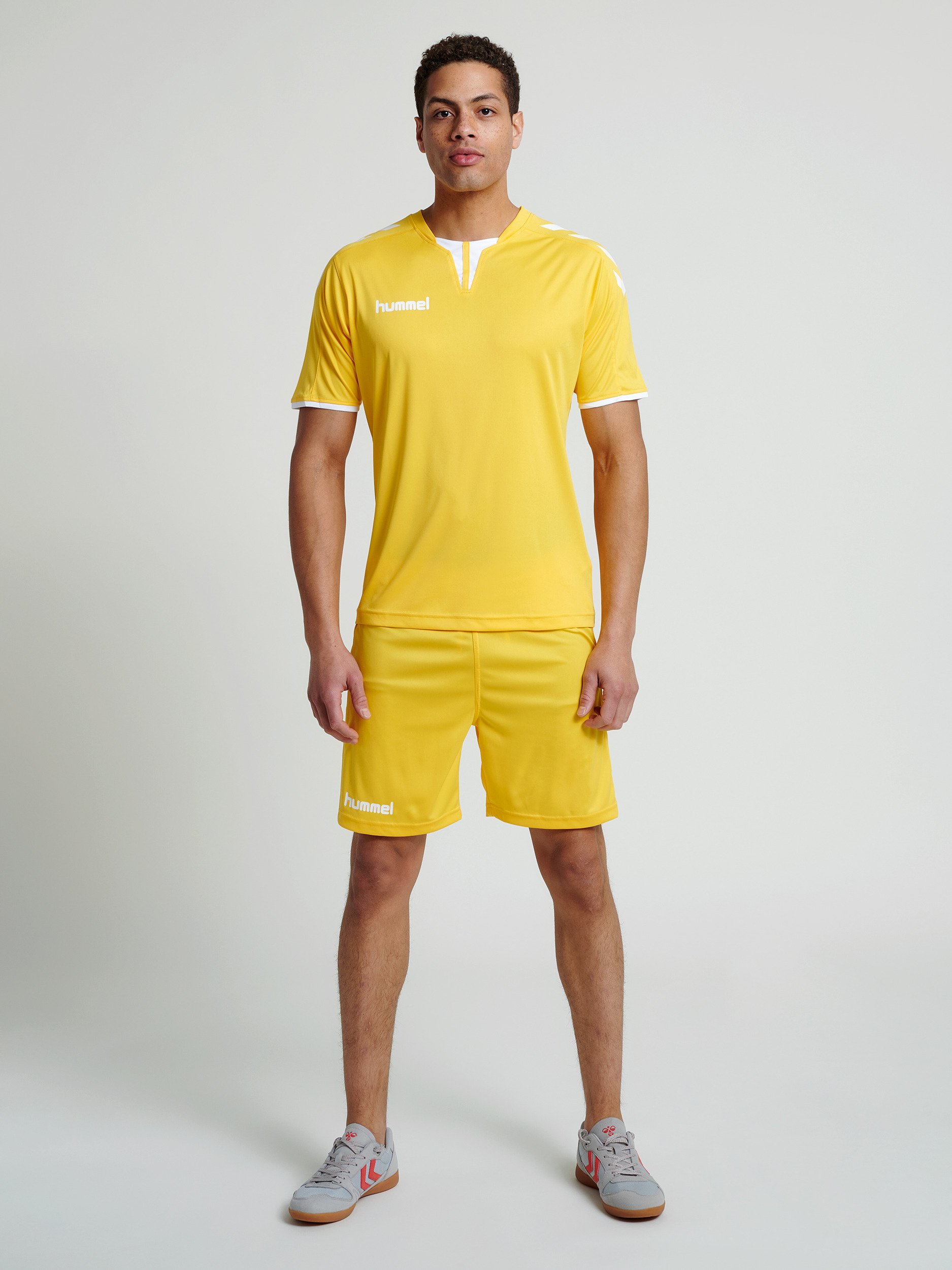 Hummel Regular Shorts 'Poly' in Gelb