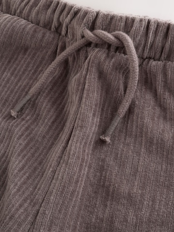 Tapered Pantaloni de la Next pe gri