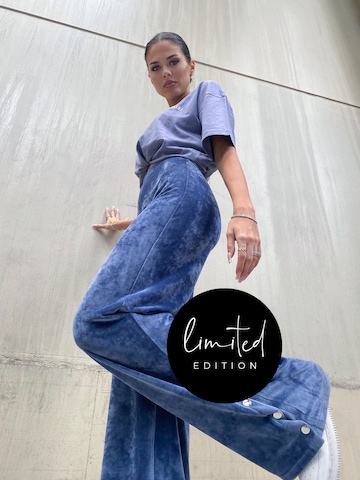ABOUT YOU Limited Loose fit Pants 'Mina' in Blue: front