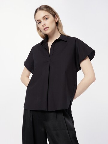 QS - Blusa em preto: frente