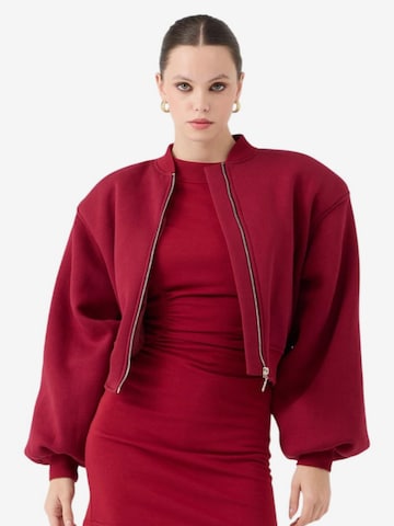 Veste mi-saison HOLLY LOLLY en rouge : devant
