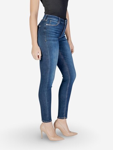 Skinny Jeans '1981 W2YA46 D4Q03' di GUESS in blu
