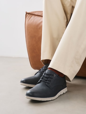 Chaussure à lacets Next en bleu