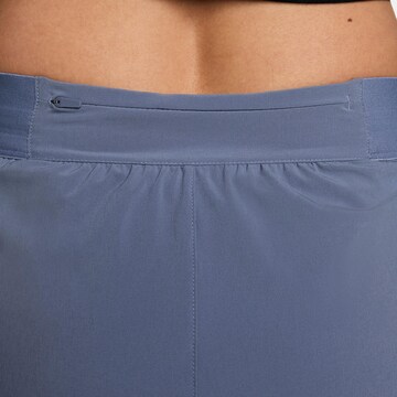 NIKE Regular Laufshorts 'SWIFT' in Lila