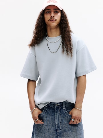 Pull&Bear Тениска в синьо: отпред
