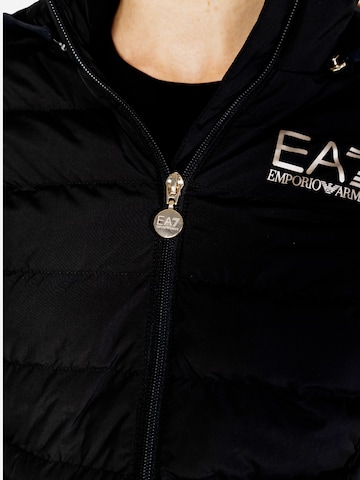 Giacca invernale 'BOMBER 8NTB23 TNF8Z' di EA7 Emporio Armani in nero