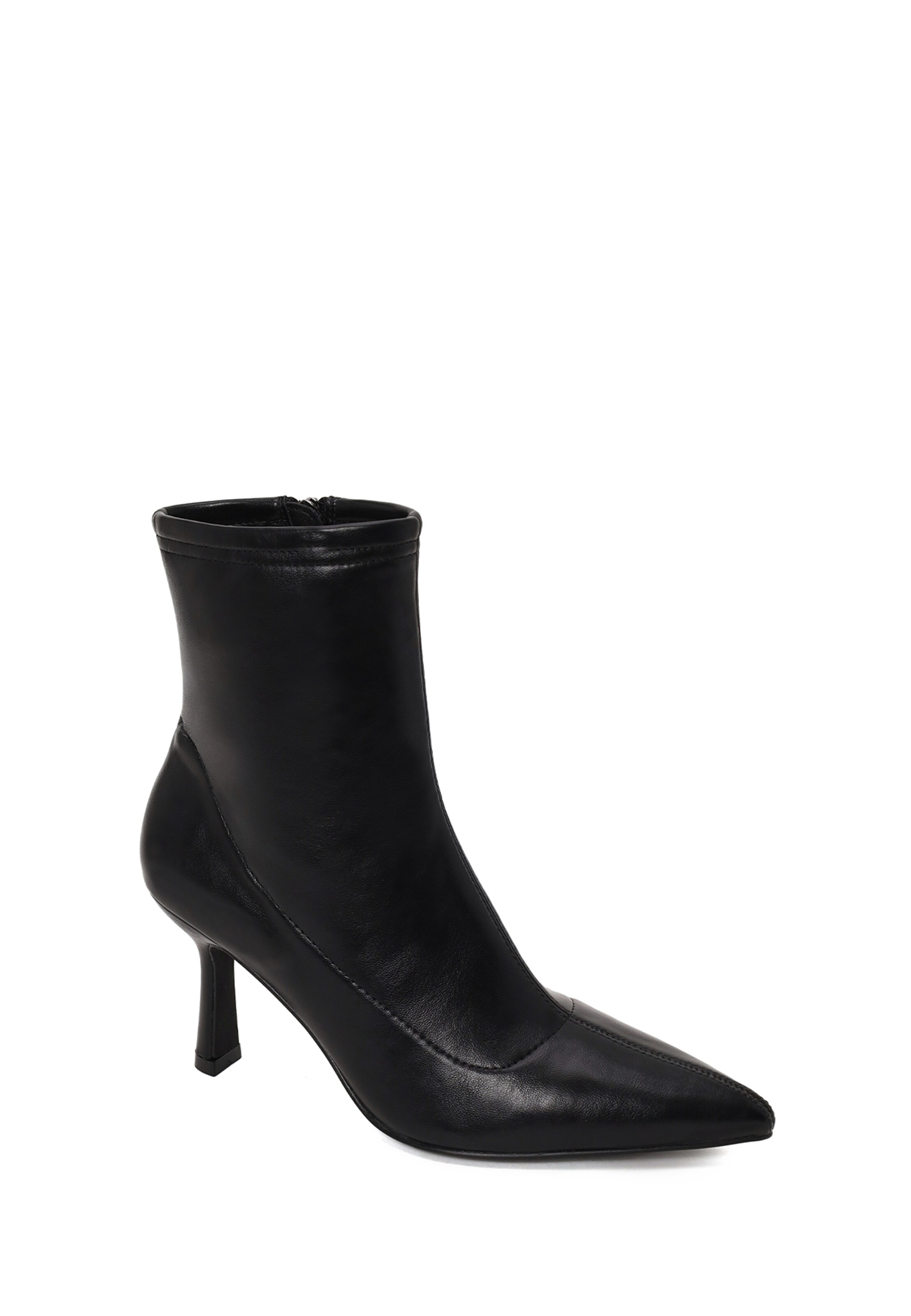 Botine de la Derimod pe negru