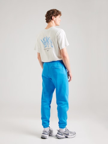 Effilé Pantalon 'Club' Nike Sportswear en bleu