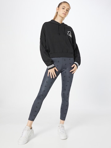 ADIDAS ORIGINALSSweater majica 'Short Disney' - crna boja