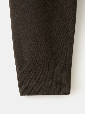 Pulover 'ABRIL' de la MANGO pe maro