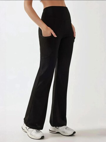 évasé Pantalon Hiccup en noir