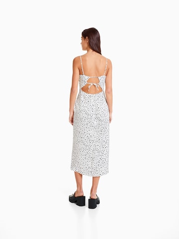 Bershka Letní šaty – bílá