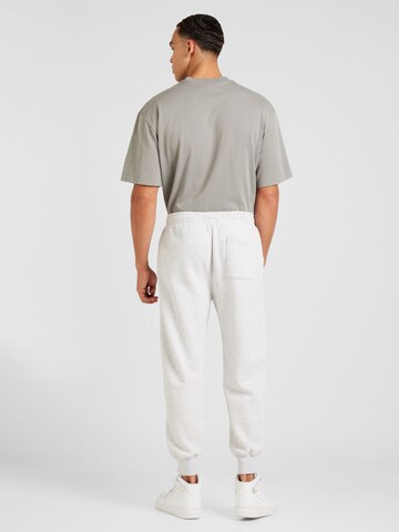 Effilé Pantalon 'ESSENTIAL' Abercrombie & Fitch en gris