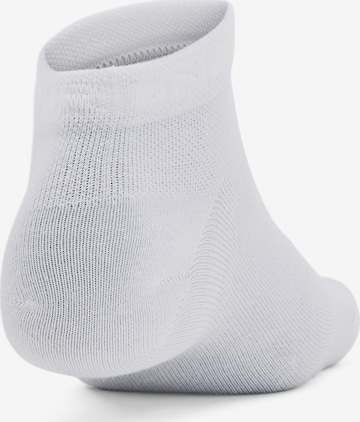 UNDER ARMOUR Sportsocken 'Essential' in Weiß