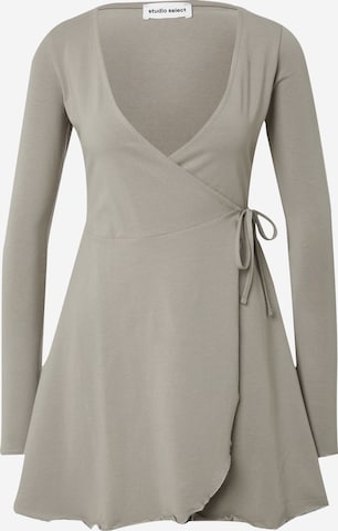 Robe 'Willow' STUDIO SELECT en gris : devant