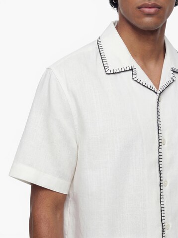 Only & Sons - Ajuste confortable Camisa 'ONSDUKE' en blanco