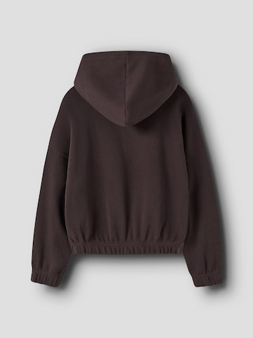 NAME IT - Sudadera en marrón