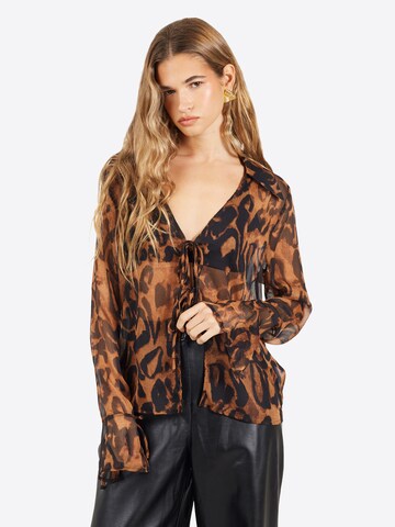 BRAVE SOUL Blouse in Bruin: voorkant