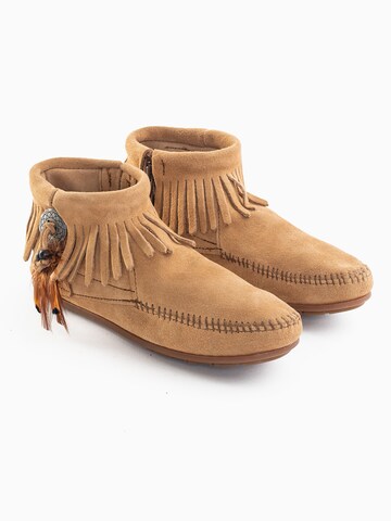 Minnetonka Stiefelette 'Concho' in Braun