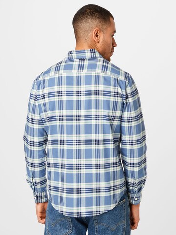 LEVI'S ® Klasický střih Košile 'Classic Fit Pocket Tee' – modrá
